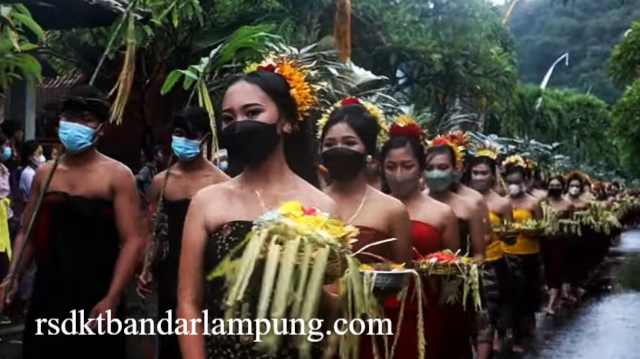 Eksplorasi Tradisi Berdoa di Alam